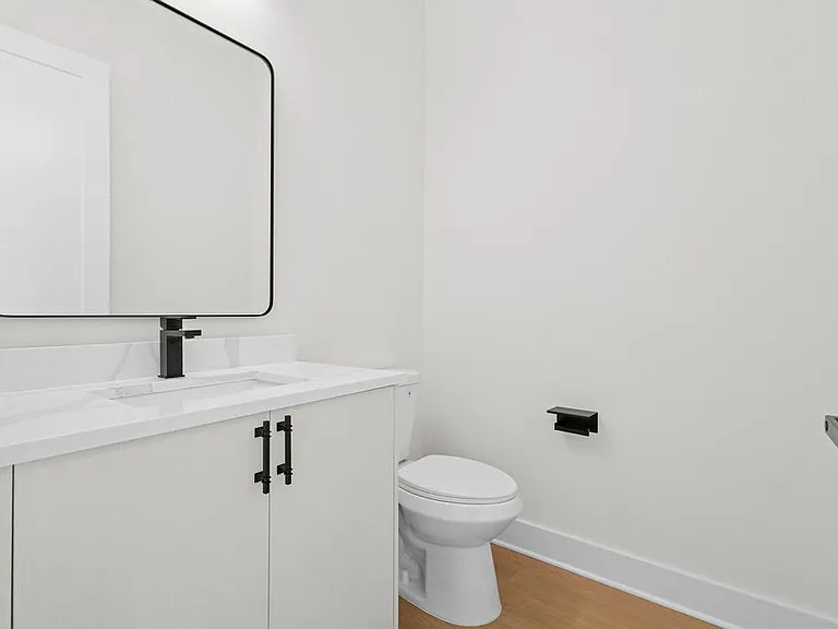 3202 W La Salle St — Photo 57