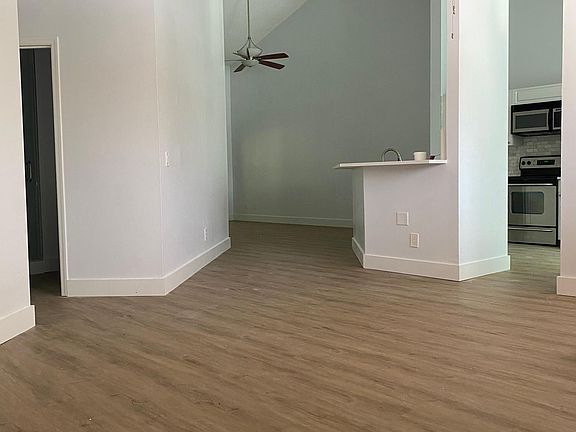 4th image of 204 Sea Oats Dr APT G