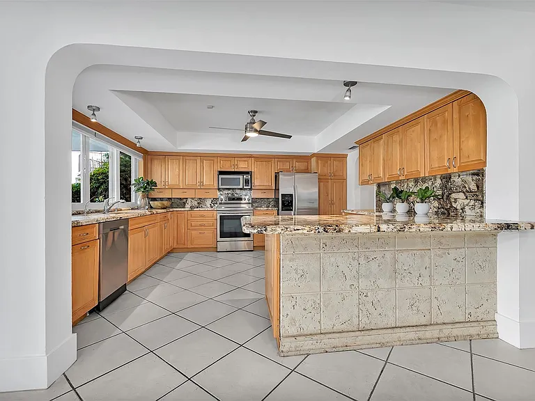 2427 Sea Island Dr — Photo 19