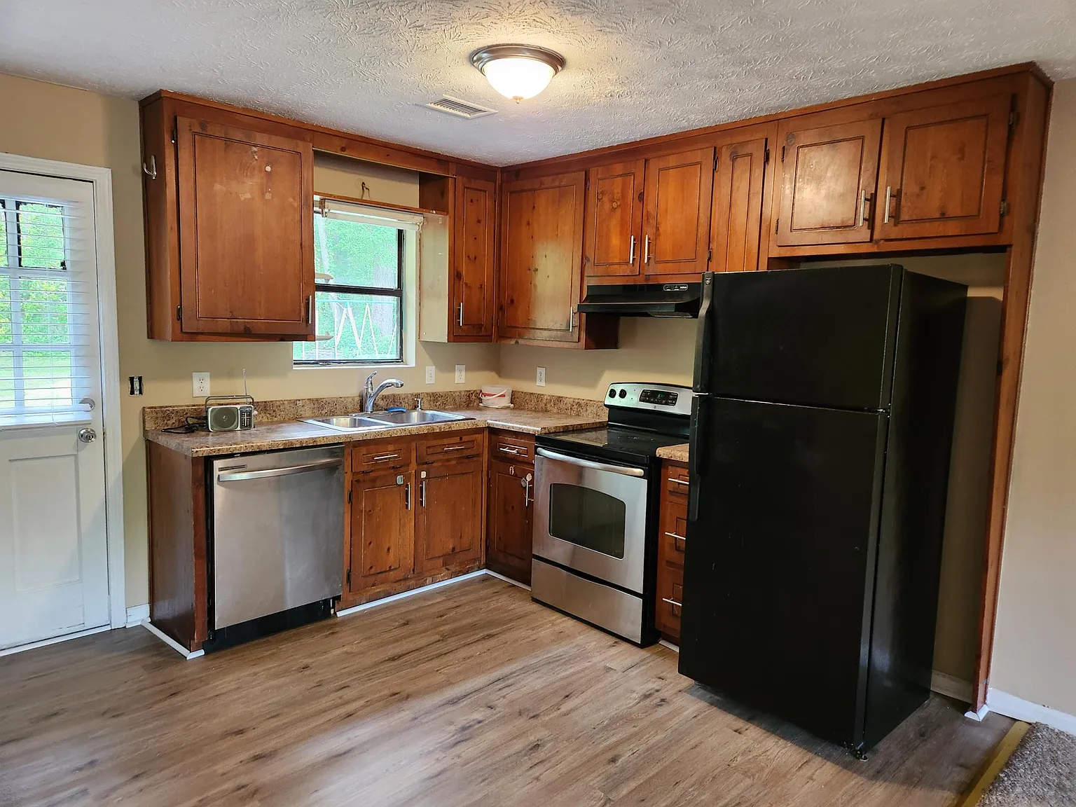2 bed, 900 sqft, $1,325 — Photo 4