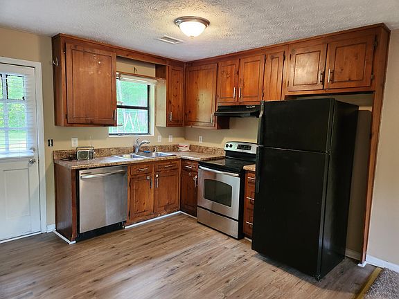 4th image of 488 Arnold Ln #B