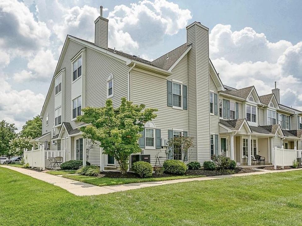1st image of 305 Oliphant Ln