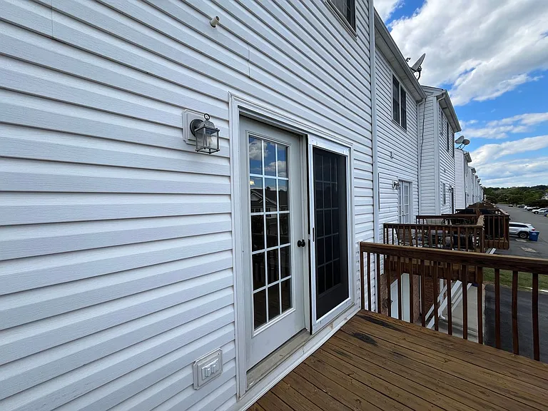 696 Wyndhurst Dr — Photo 38