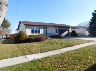 941 S 42nd St, Manitowoc, WI 54220