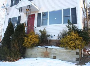 36 Grandview Dr, Mahopac, NY 10541