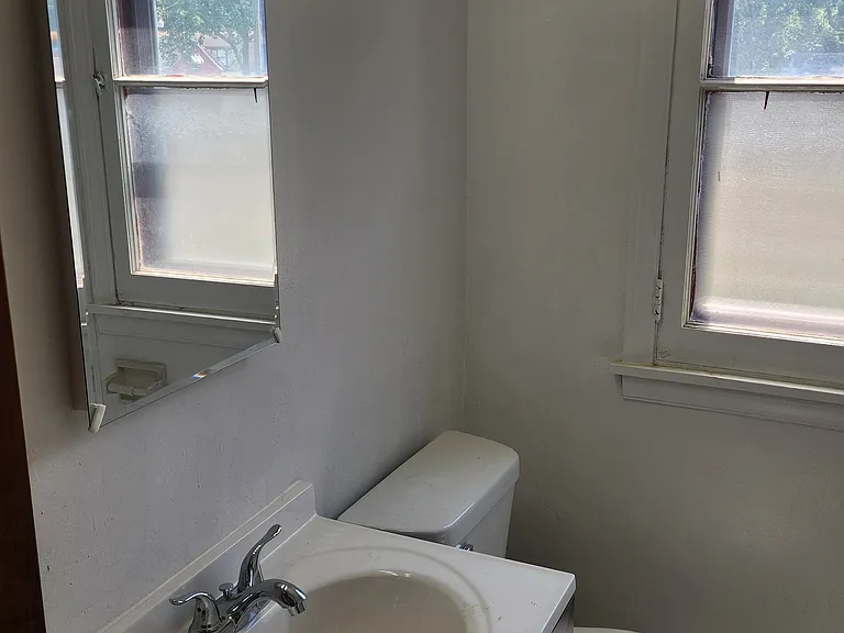 5010 N 49th St — Photo 7