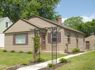 2900 E Armour Ave, Saint Francis, WI 53235