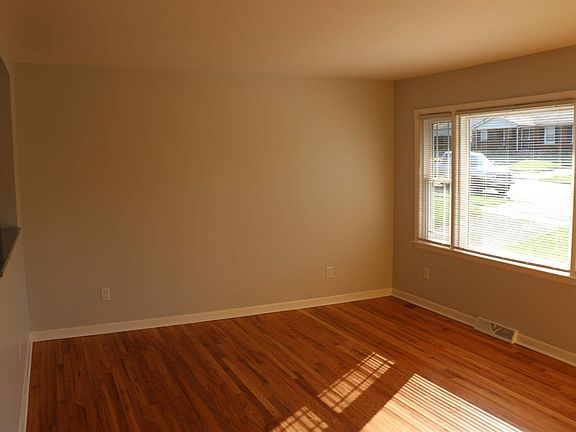 5th image of 3512 Brookview Dr