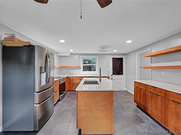 4th image of 509 Park Place E