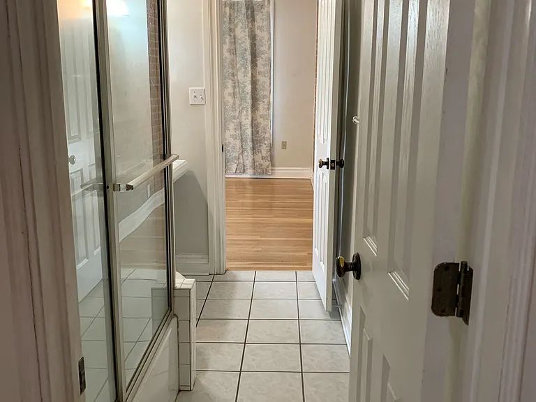 Another bathroom photo
