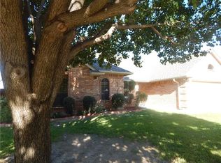 10163 Sunridge Dr, Benbrook, TX 76126