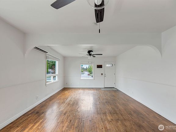 5th image of 2916 Robin Avenue