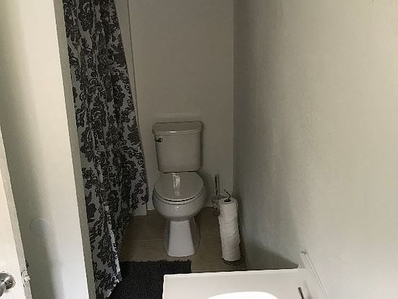 3rd image of 721 E Seminole Ave APT 4
