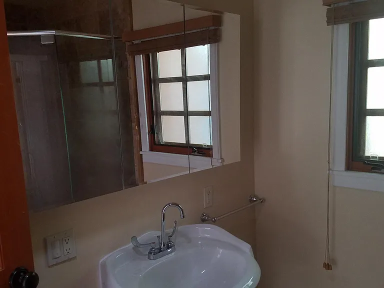 3445 Montrose Ave — Photo 5