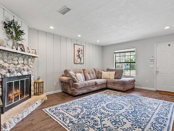 4th image of 3575 Pickett Ct
