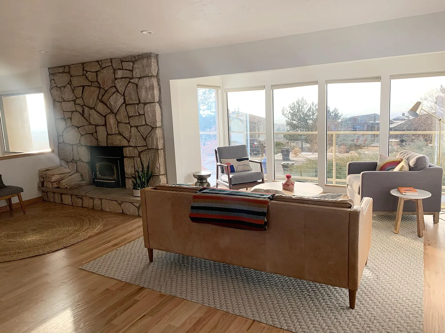 3 bed, 2.5 bath, 2400 sqft, $4,200 — Photo 4