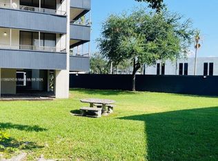 Parkway Grove Condo Part, Miami, FL 33169