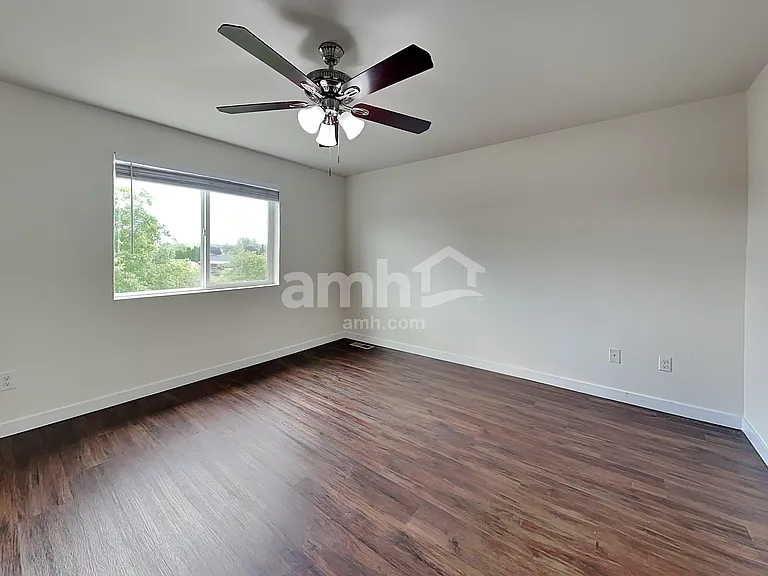 16627 Greenleaf Ave SE — Photo 8