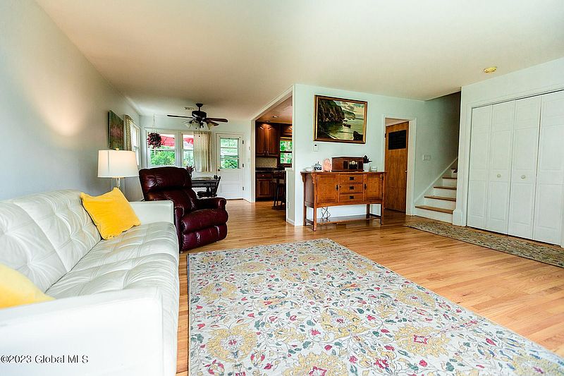 5th image of 544 Custer Road