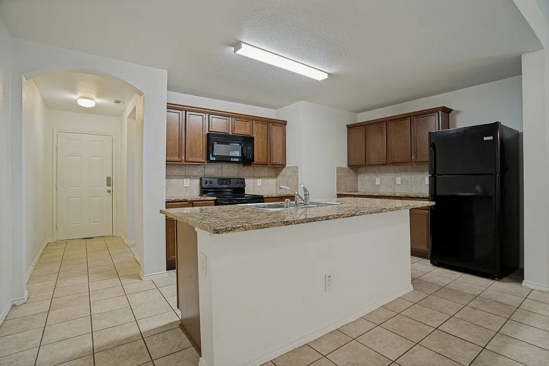 4 bed, 1891 sqft, $1,895 — Photo 4