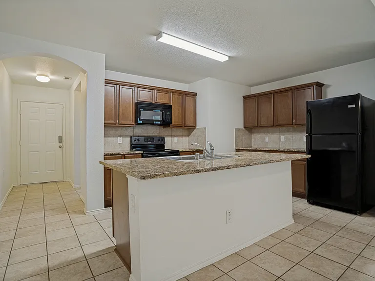 1106 Nickel St — Photo 4