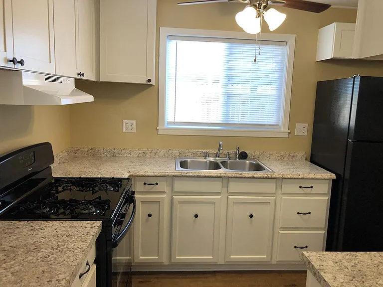 1725 Bluebonnet Blvd — Photo 10