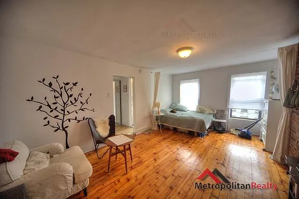 Rented by Metropolitan Realty | media 4