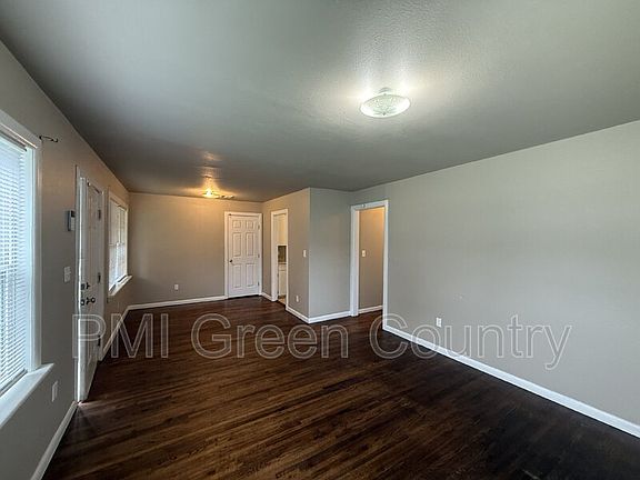3rd image of 1039 E 51st Pl N