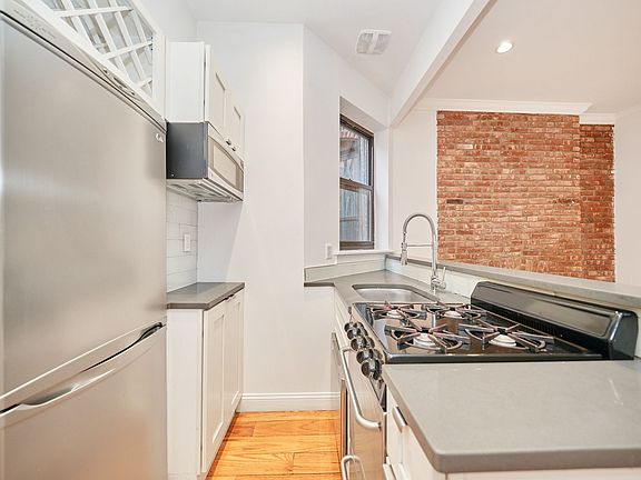4th image of 325 E 83rd St APT 4D