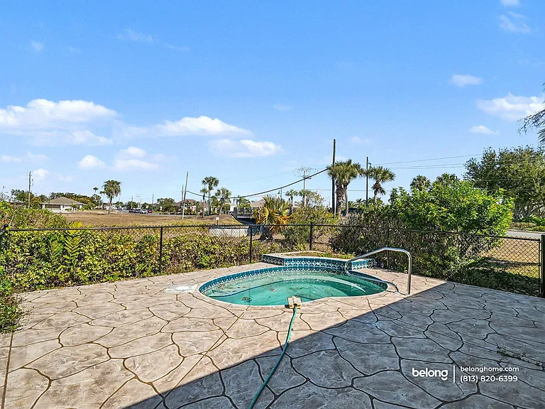 527 Rotonda Cir — Photo 17