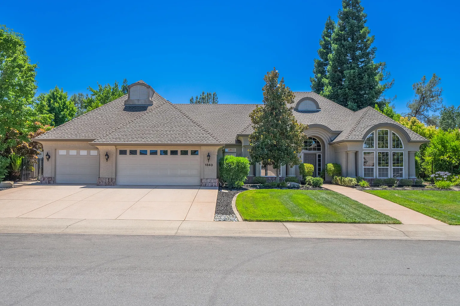 1563 Gold Hills Dr photo 1