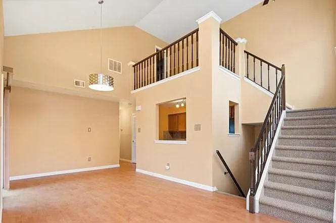 352 Andover Pl — Photo 9