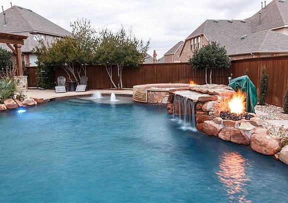 5th image of 2520 Roseville Dr