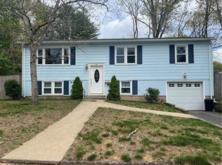 10 Lawnwood Rd, Coventry, RI 02816