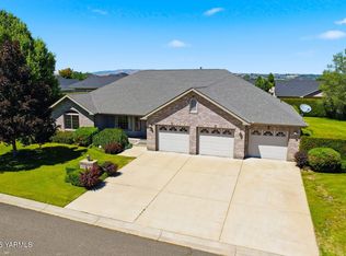7703 Easy St, Yakima, WA 98903