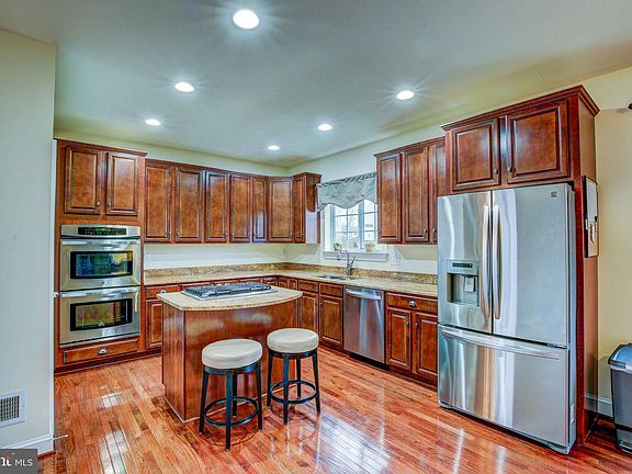 4th image of 708 Hurricane Hole Ct