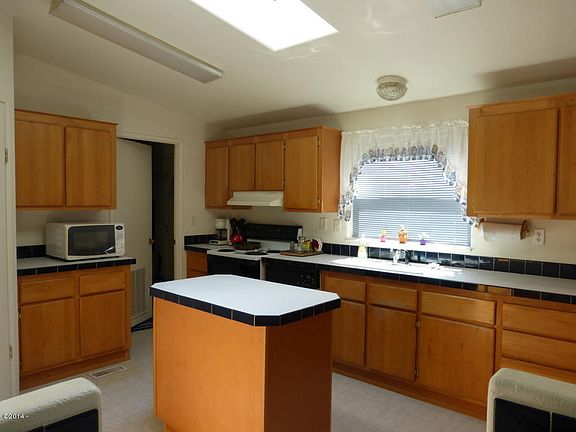 4th image of 231 NE Skyline Dr