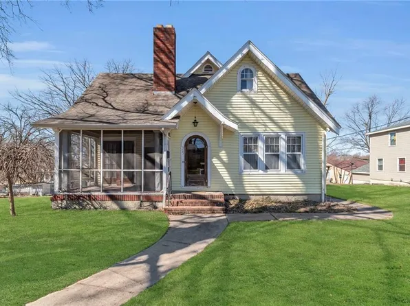 305 N Monroe St, Carrollton, MO 64633