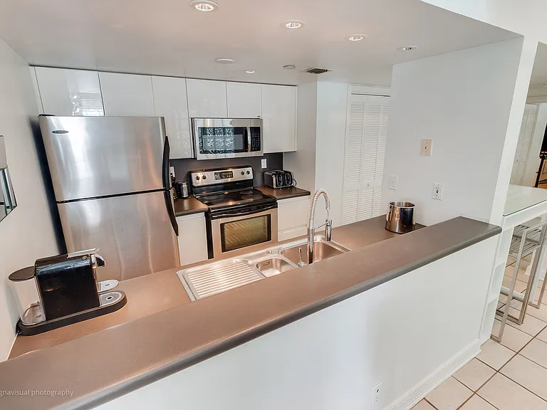 Ocean Dr — Photo 31