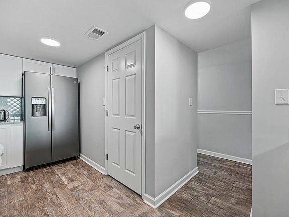 4th image of 1108 N Waccamaw Dr. #402