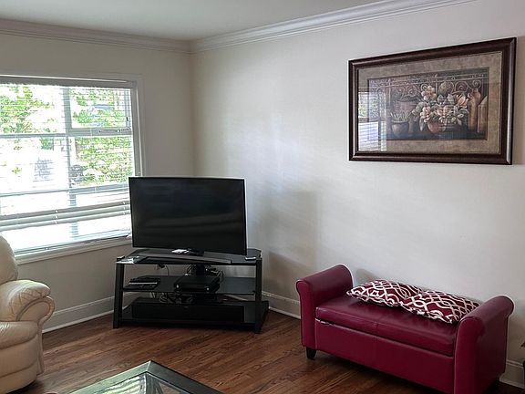 3rd image of 3136 Ivydale Dr