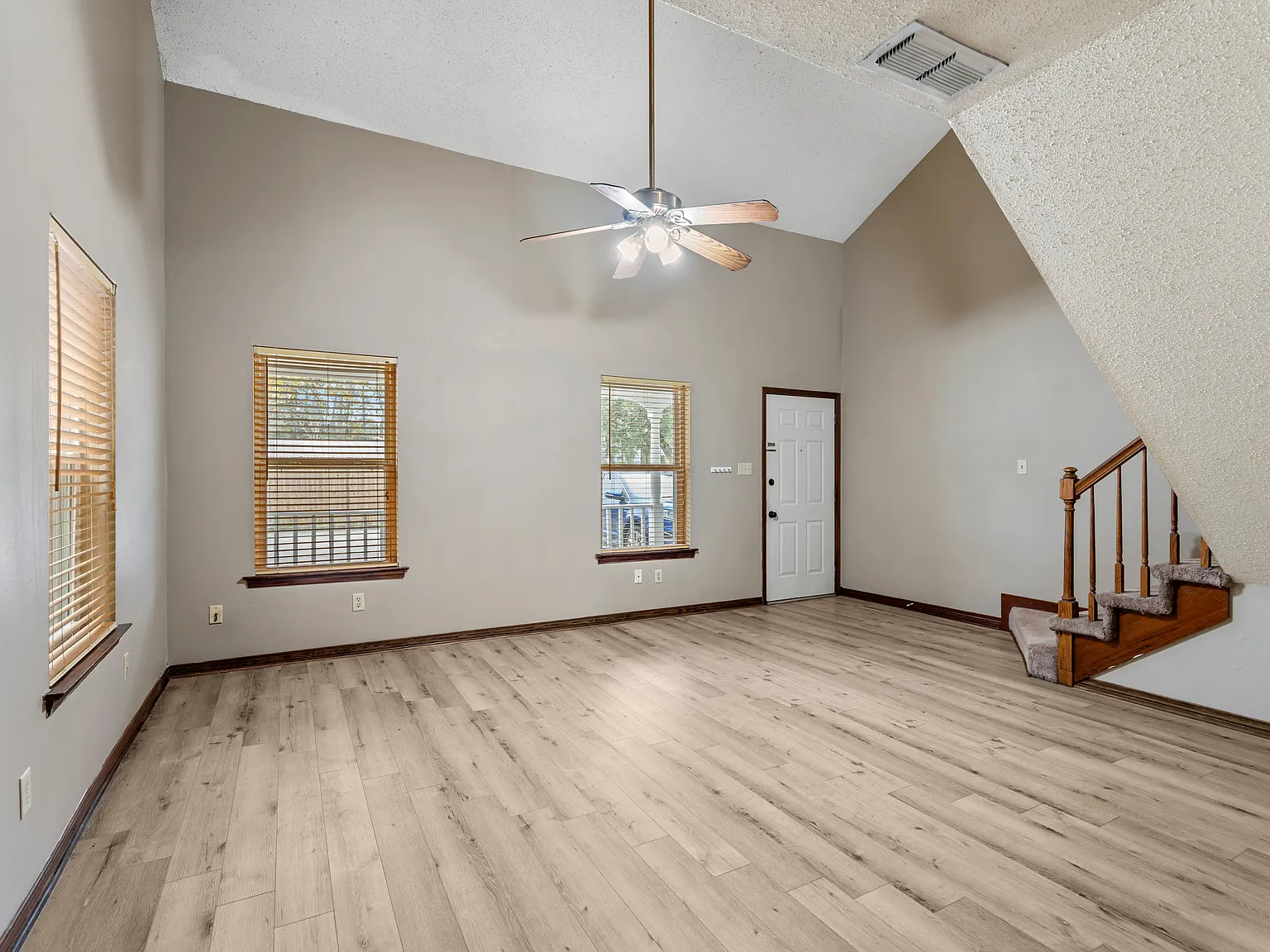 2 bed, 1200 sqft, $1,350 — Photo 3