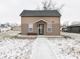 310 2nd St SW, State Center, IA 50247