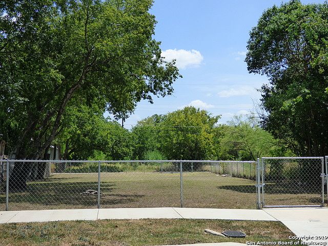 2nd image of 622 Martin Luther King Dr