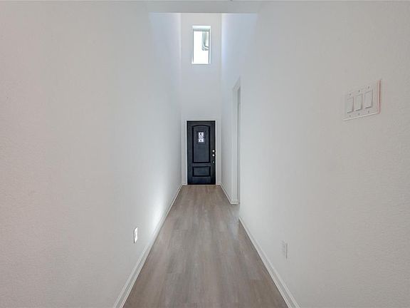 4th image of 25414 Gambrel Barn Pl