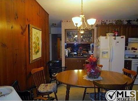 Dining Area - Copy.JPG