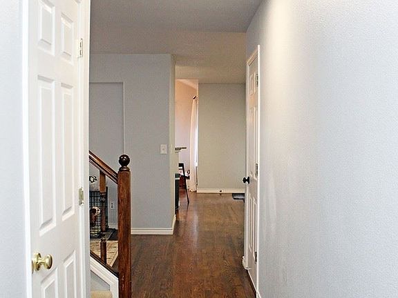 3rd image of 1475 NE Parkside Dr