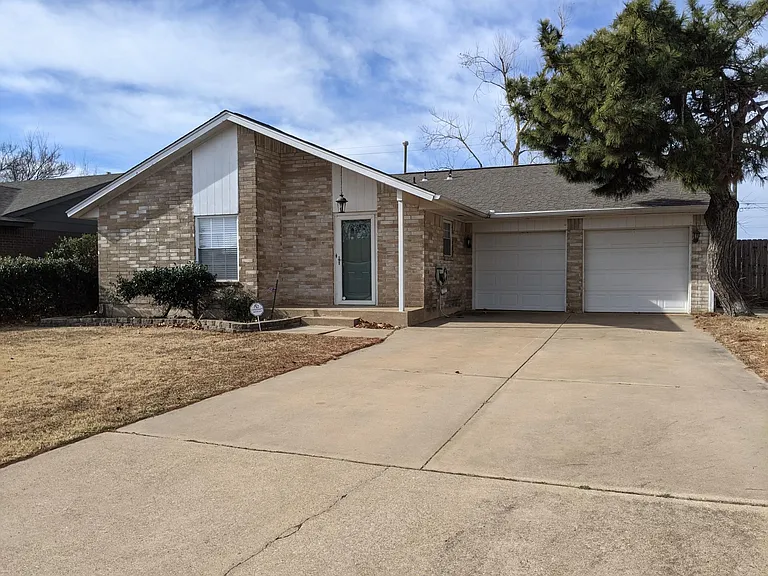 1013 Newport Ave — Photo 1