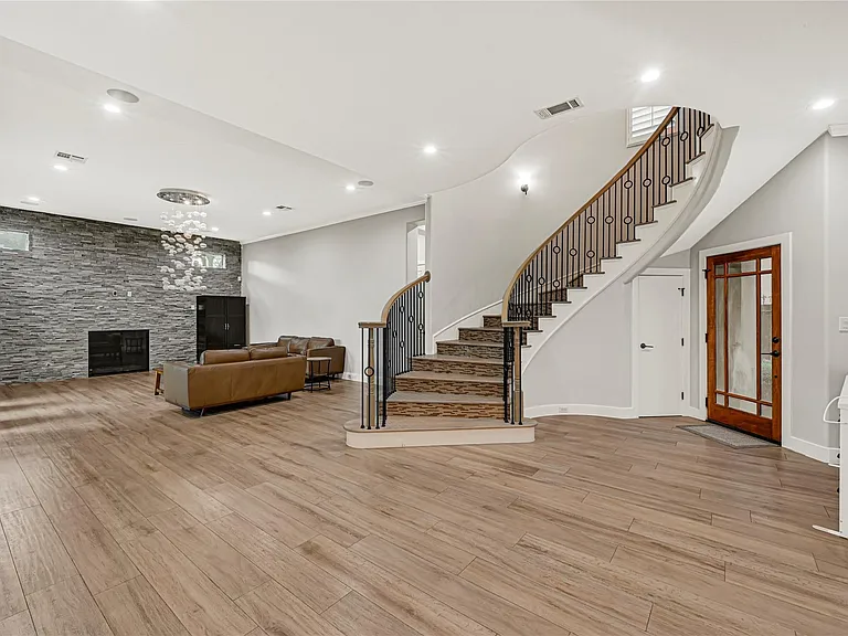 11218 Gallant Ridge Ln — Photo 2