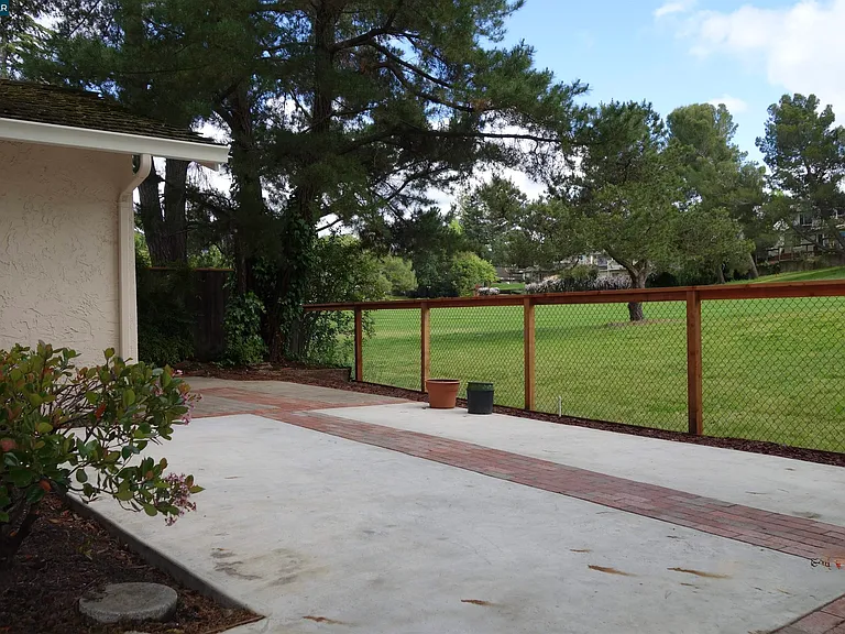 112 Marchbanks Ct — Photo 18